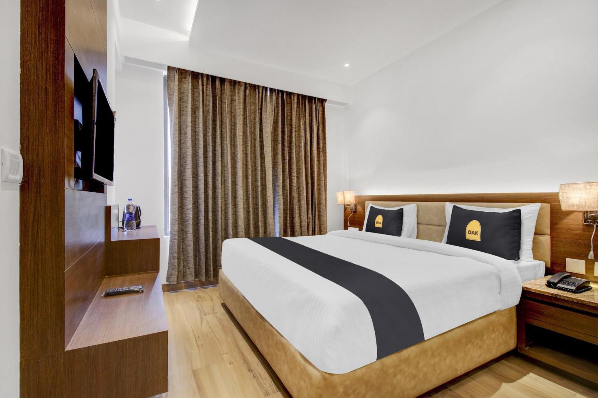 Отель Super Townhouse Oak Aurelia Grand Лакхнау Экстерьер фото