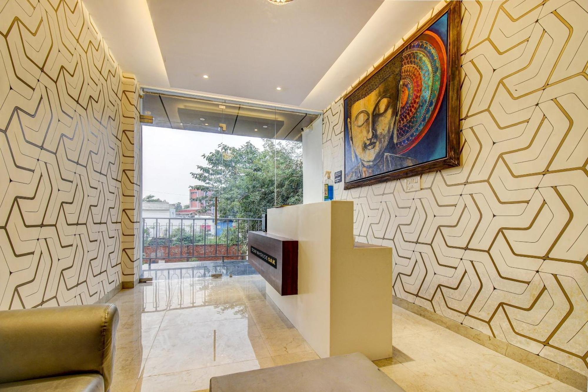 Отель Super Townhouse Oak Aurelia Grand Лакхнау Экстерьер фото