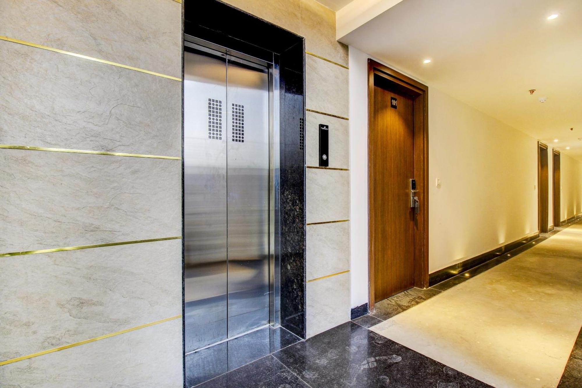 Отель Super Townhouse Oak Aurelia Grand Лакхнау Экстерьер фото