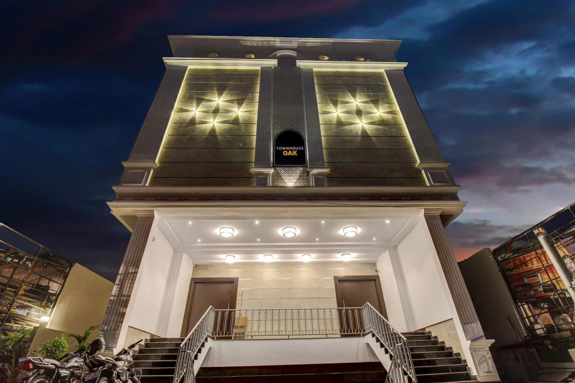 Отель Super Townhouse Oak Aurelia Grand Лакхнау Экстерьер фото