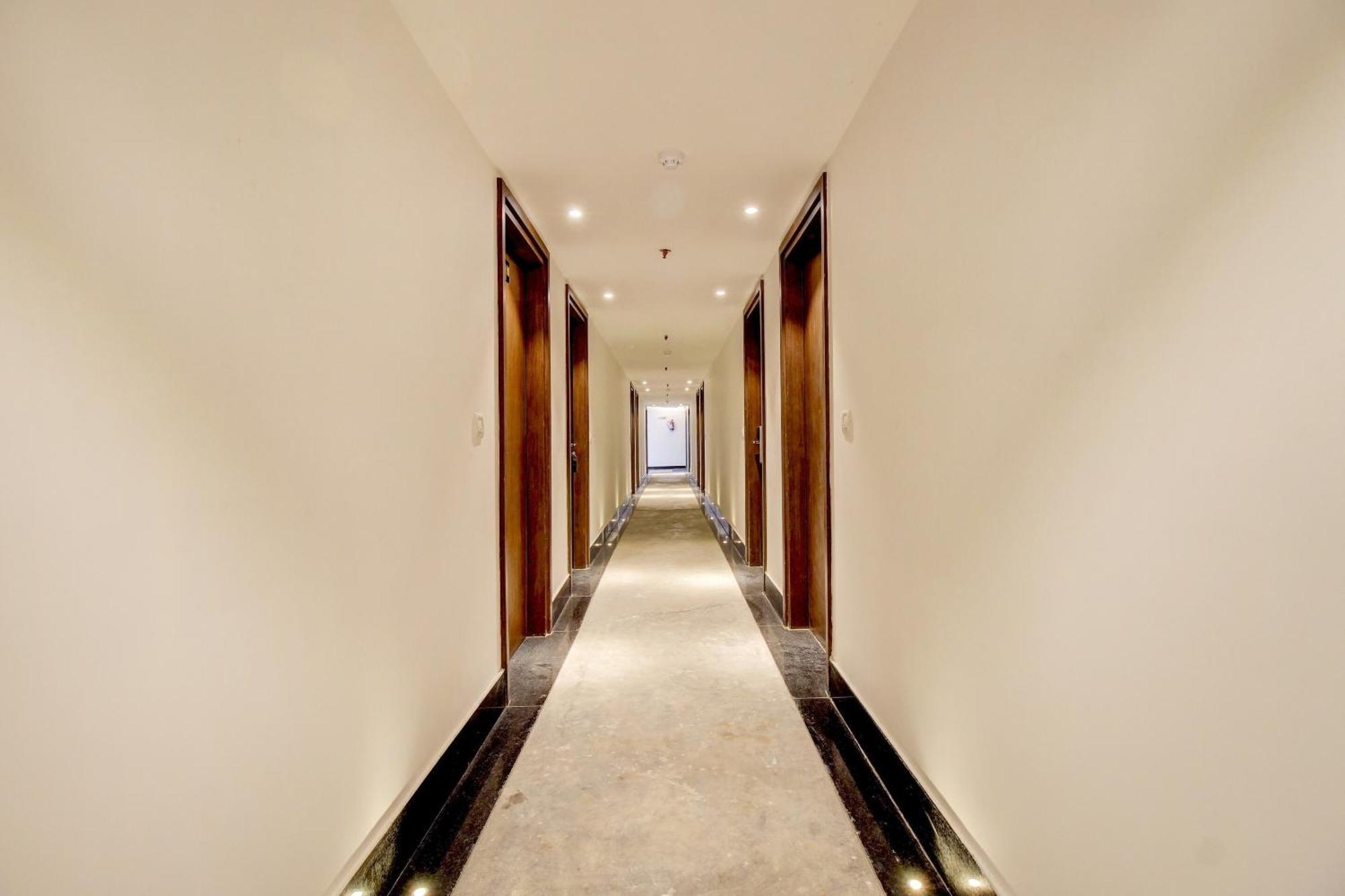Отель Super Townhouse Oak Aurelia Grand Лакхнау Экстерьер фото